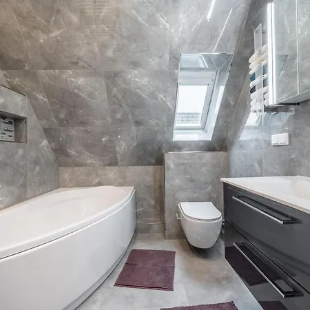 Up To 3 Private With 2 Bathrooms