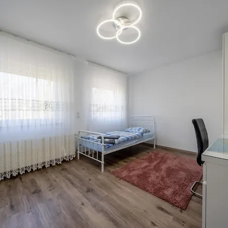 Up To 3 Private With 2 Bathrooms Homestay Hannover